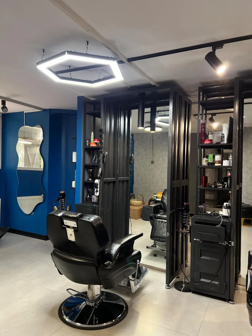 سالن آرایشگاه مردانه M-LOUNGE