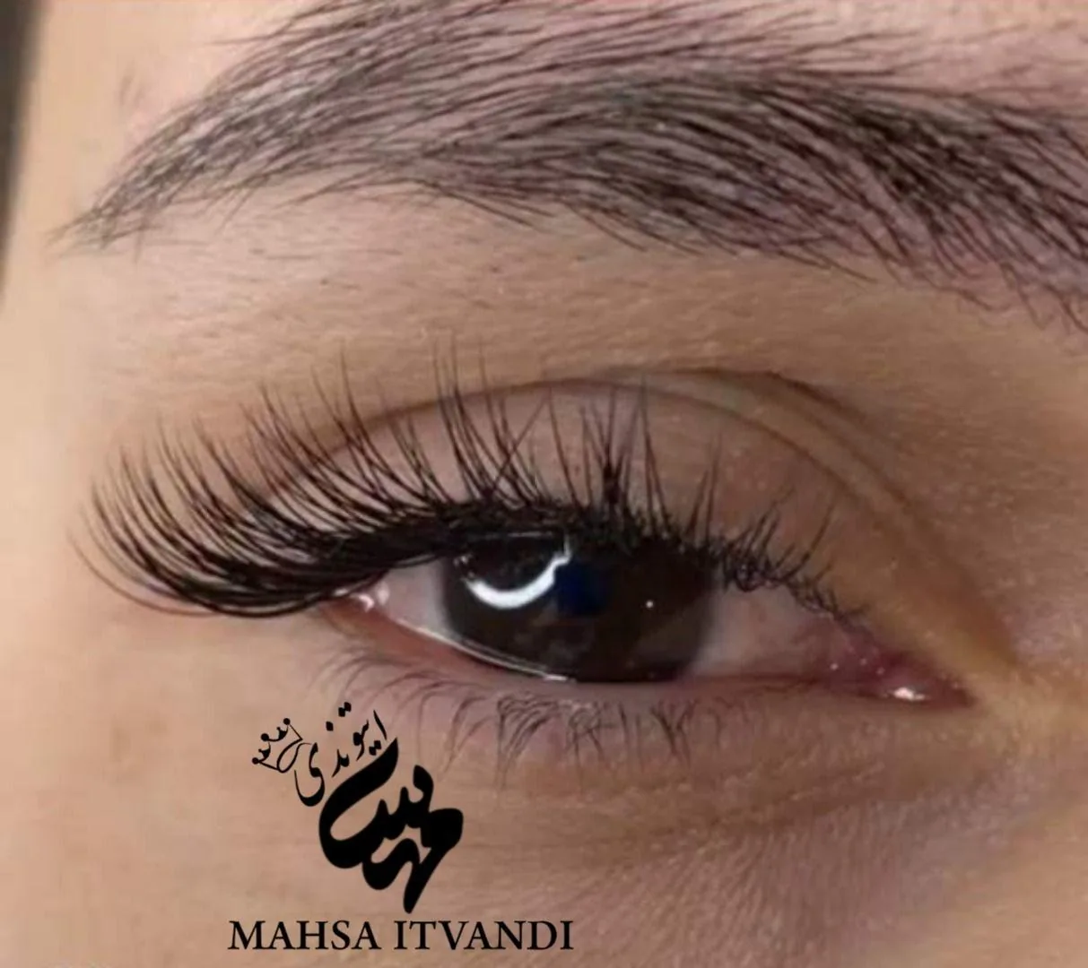 خدمات اکستنشن مژه و لیفت مژه و ابرو