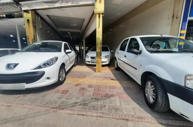 اتومبیل فرخنده