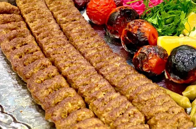 رستوران گلریز