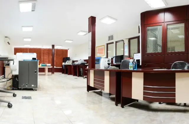 آزمایشگاه پاتوبیولوژی برسا