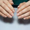خدمات کاشت ناخن